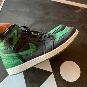 Pine Green Jordan 1